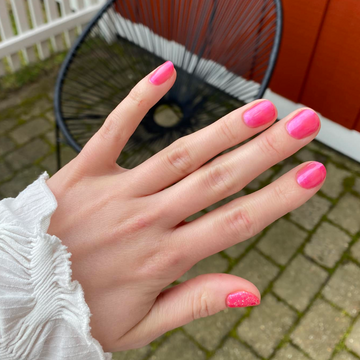 Gel Polish • 746 Pink Punch (semi-transparent) • 21FREE