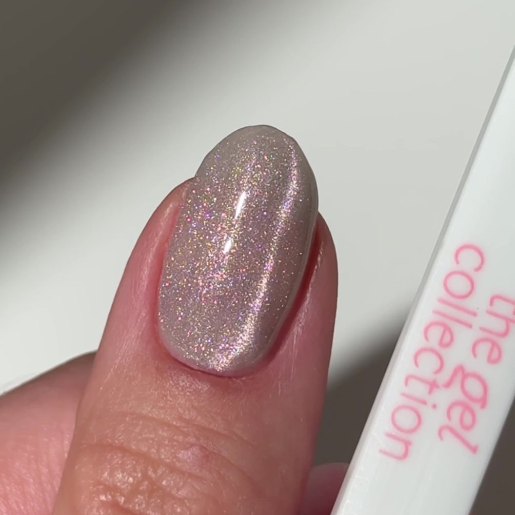 Cat Eye Velvet Gel Polish • Lilac Haze • 21FREE • The Gel Collection™