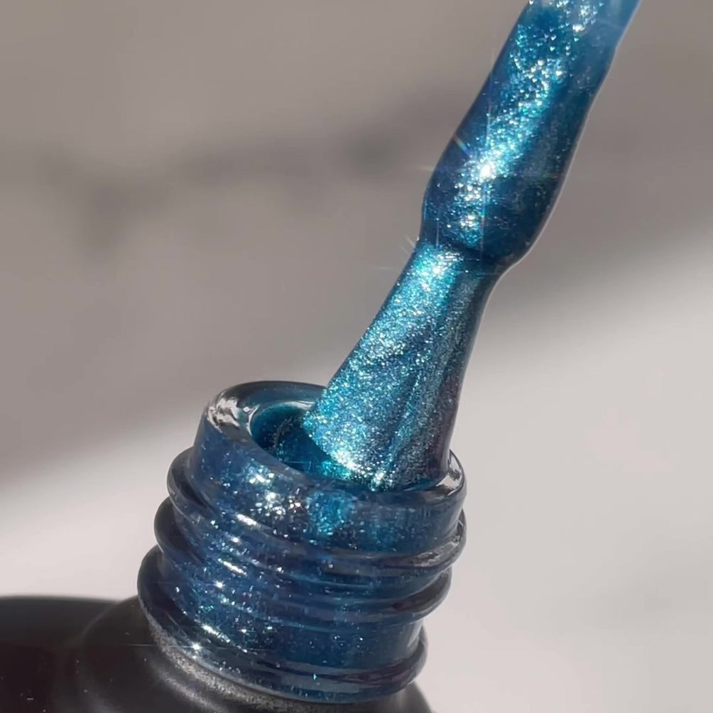Cat Eye Gel Polish • Neptun • 21FREE • The Gel Collection™
